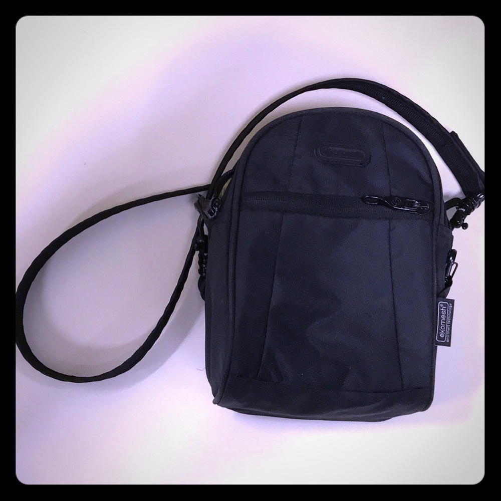 Pacsafe Metrosafe 100 GII travel bag